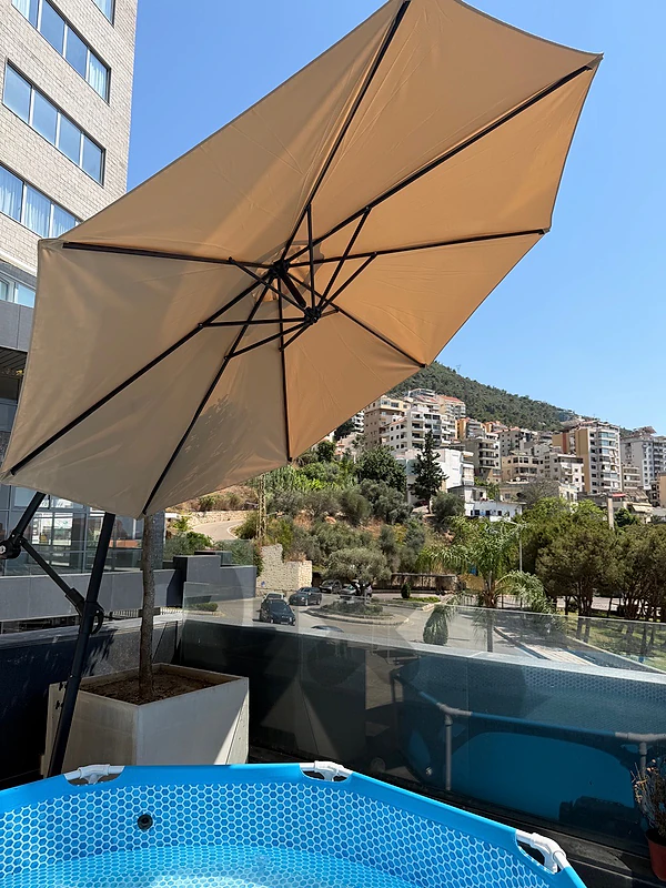 garden pool and 2 umbrella