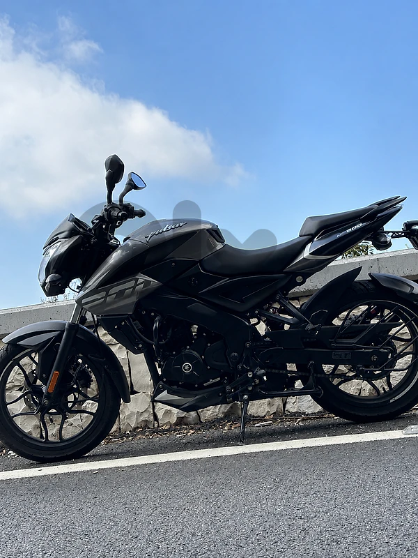 Bajaj Pulsar 200