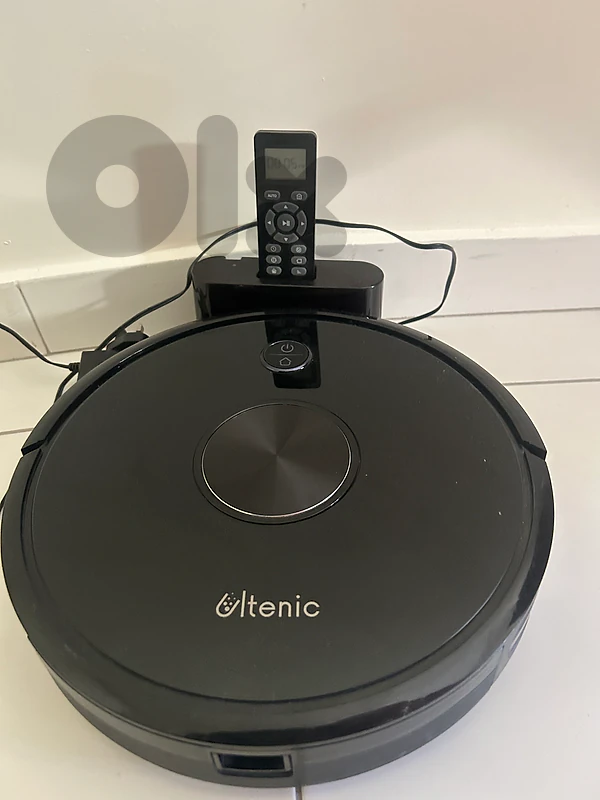 Robot vacuum cleaner dust and wiping