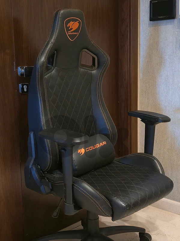 Cougar Armor-S Luxury Gaming

Chair (USED)