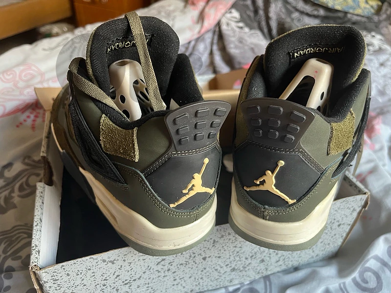 AIR JORDAN 4 CRAFT ‘Medium Olive ‘ original barely used
