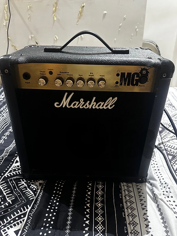 Marshall amplifier 40Watts model: MG15