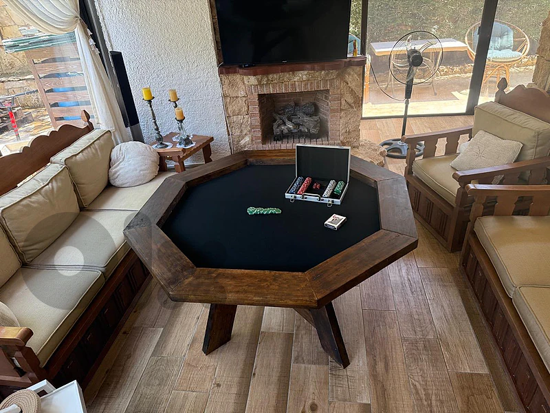 poker & card table