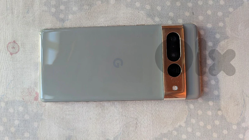 Google Pixel 7 pro hazel color