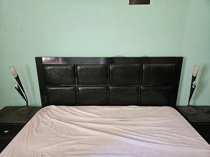 Full bedroom