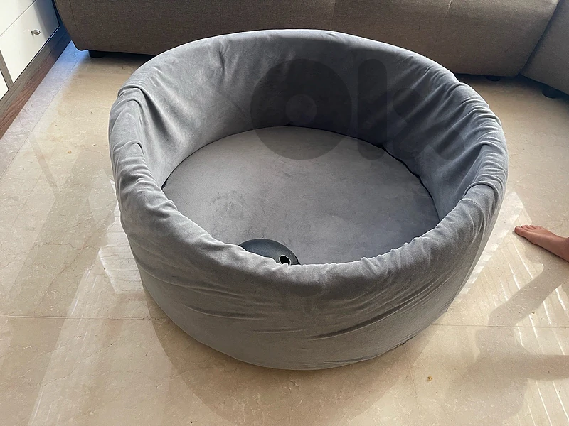 basket for kids to play with balls inside excellent condition