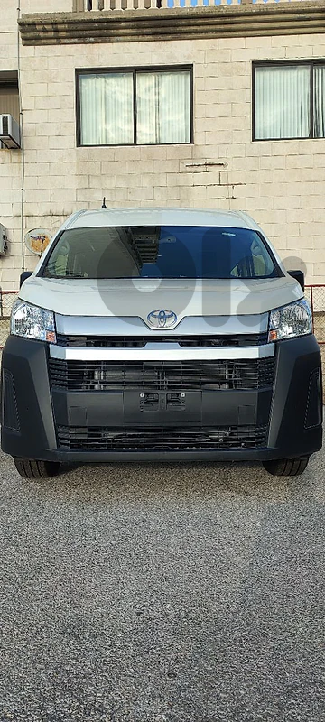 Toyota HiAce High Roof DX Series – 3.5L V6 Automatic (13-Seater)