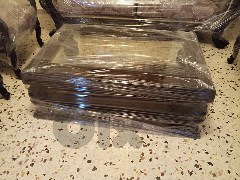 صالون ستيل وحده كبيره و 4صغار بيع بسعر محروق بسبب السفر