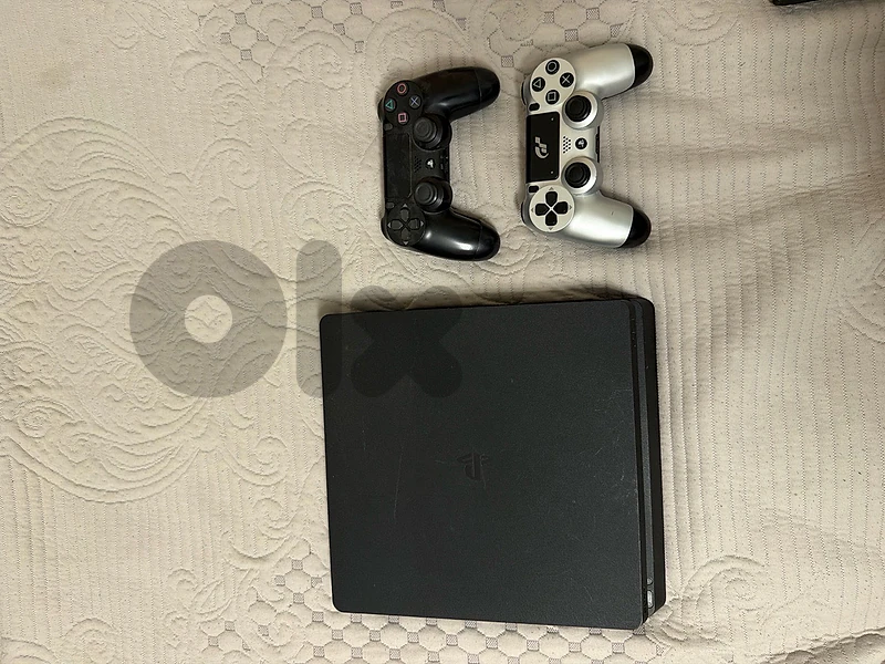 ps4 with two controllers