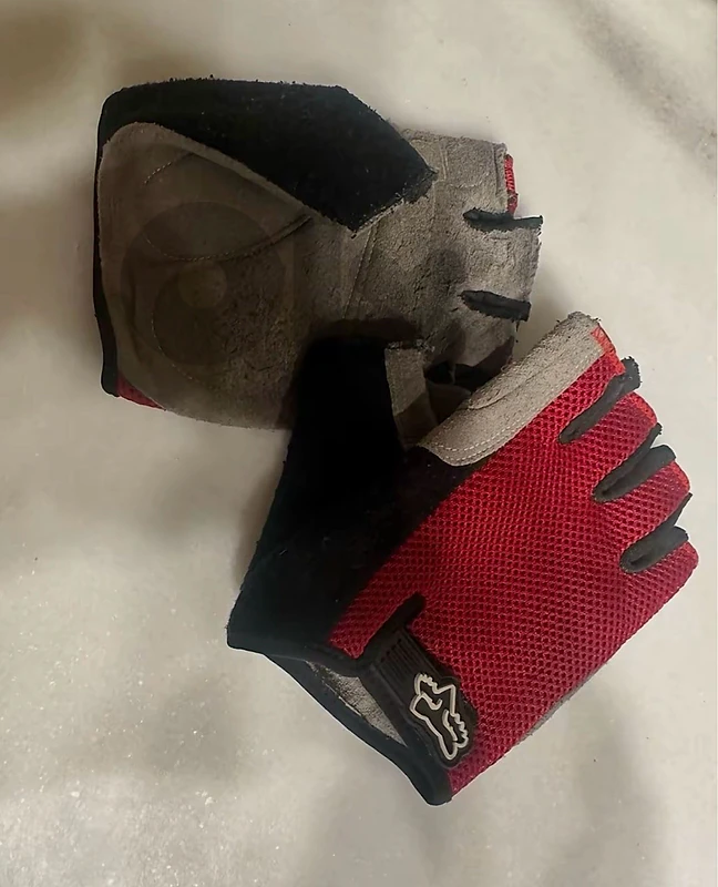 red gloves gloves