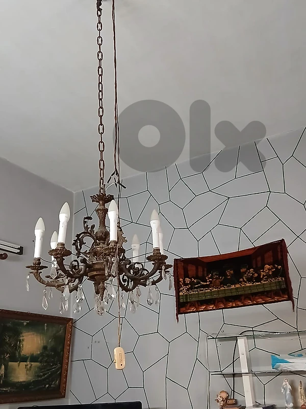 ثريات بحالة جيدة  للبيع .جبيل لبنان