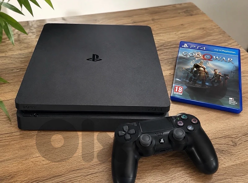 ps4 slim + free selivery
