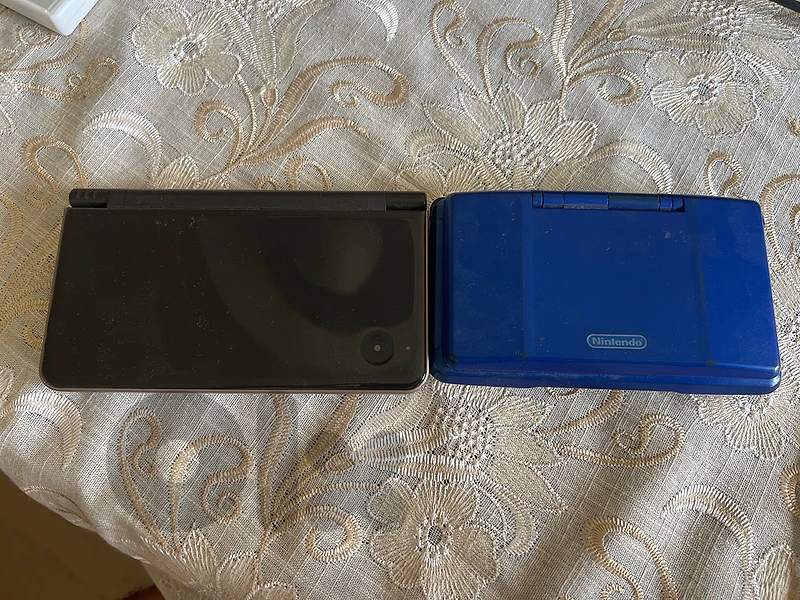 Dsi XL and DS blue original edition