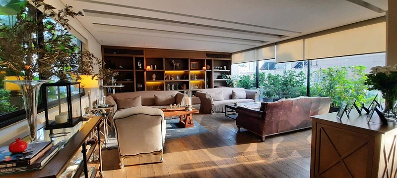 Luxurious I 4-Master Penthouse in Sursock Achrafieh