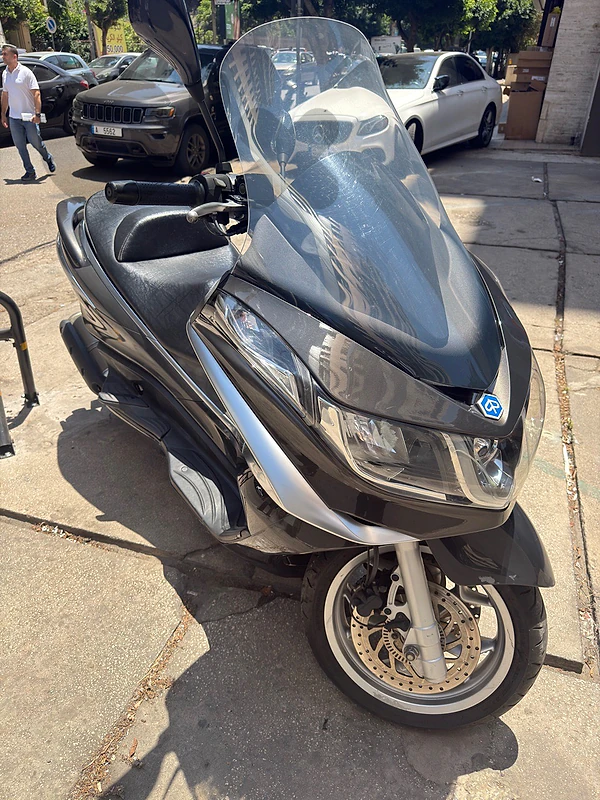 UNIQUE: Piaggio X10 500cc Executive – Low Mileage