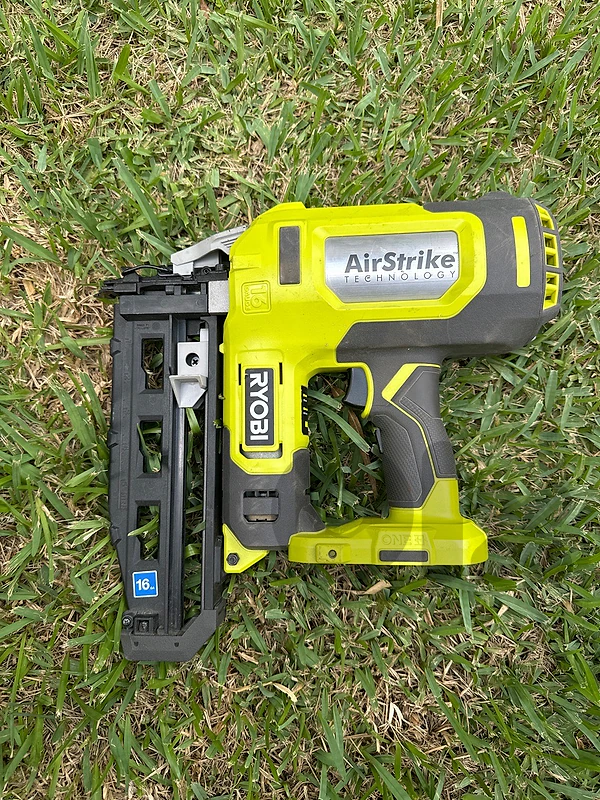 مسدس مسامير Ryobi ONE+ AirStrike 18V لاسلكي – بحالة ممتازة