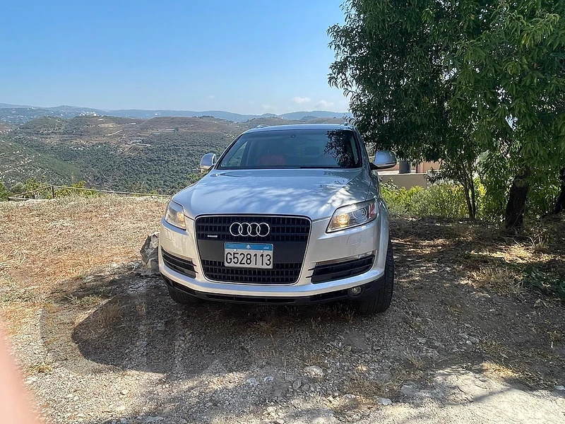 Audi Q7 2007 look 2012