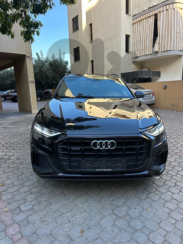 Audi Q8 Quattro S-line 2019 black on black (clean carfax-68000 miles)