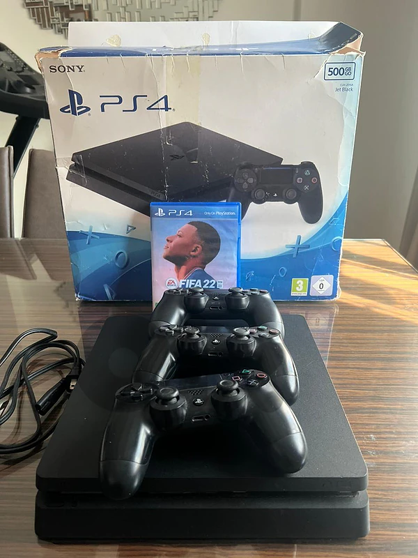 Play Station 4 Slim Play Station 4 Slim