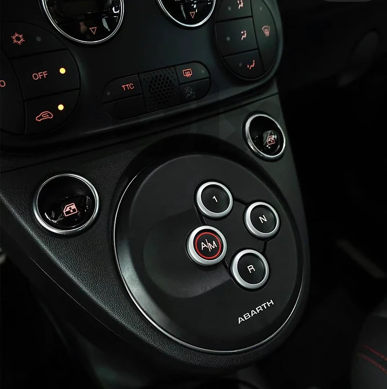 Fiat 500 2023 Abarth 695