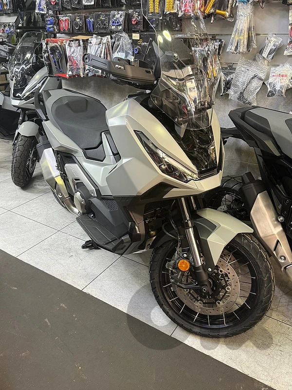 x adv 750 2026