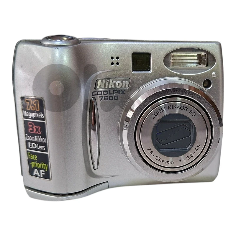Nikon CoolPix 7600