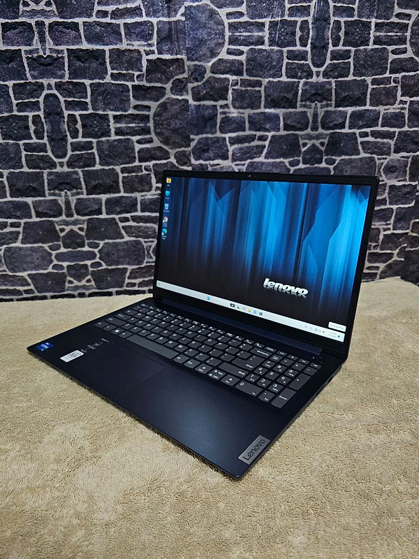 16GB ram - 2025 - touchscreen lenovo