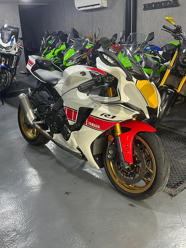 yamaha R1 2022