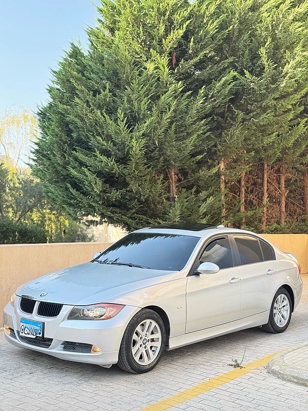 BMW 3-Series 325i Silver On Black Like New