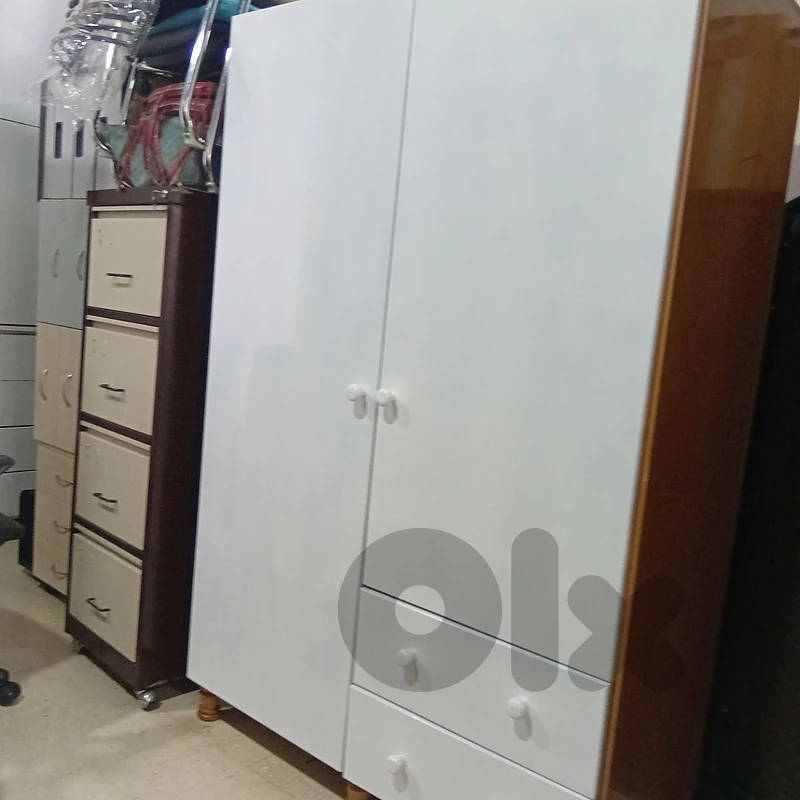 خزانة خشب لاتي
