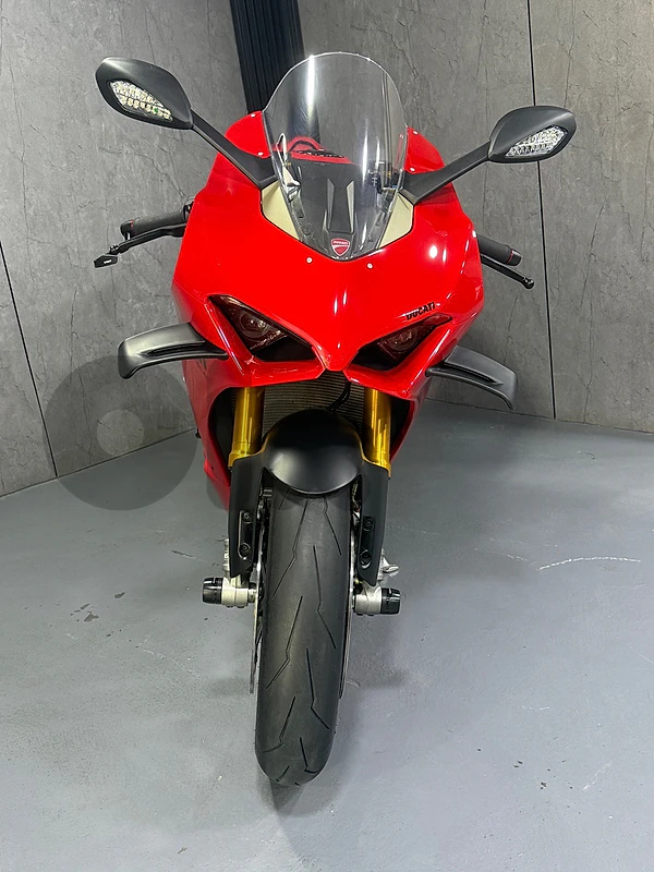 ducati panigale v4s