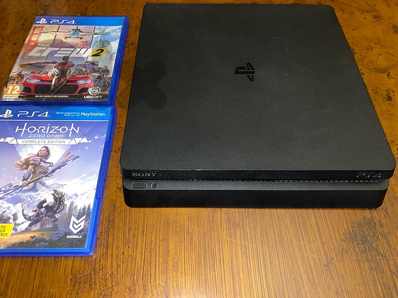 Ps4 1tb used, clean