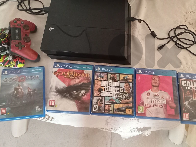 ps4 fat all cabiles and two cntroles and 5cd ps4 fat all cabiles and two cntroles and 5cd