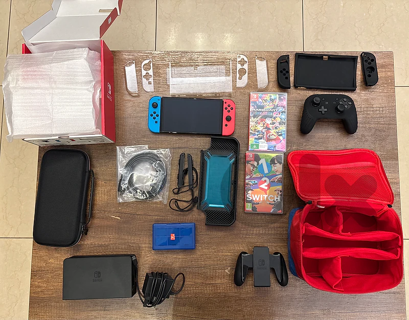 Nintendo Switch OLED - LIKE NEW