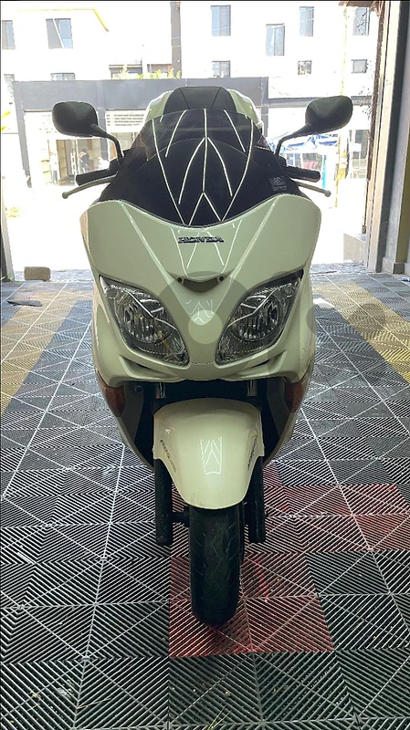 honda forza f08 like new