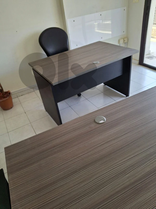 offre! office desk + chair 80$ عرض خاص