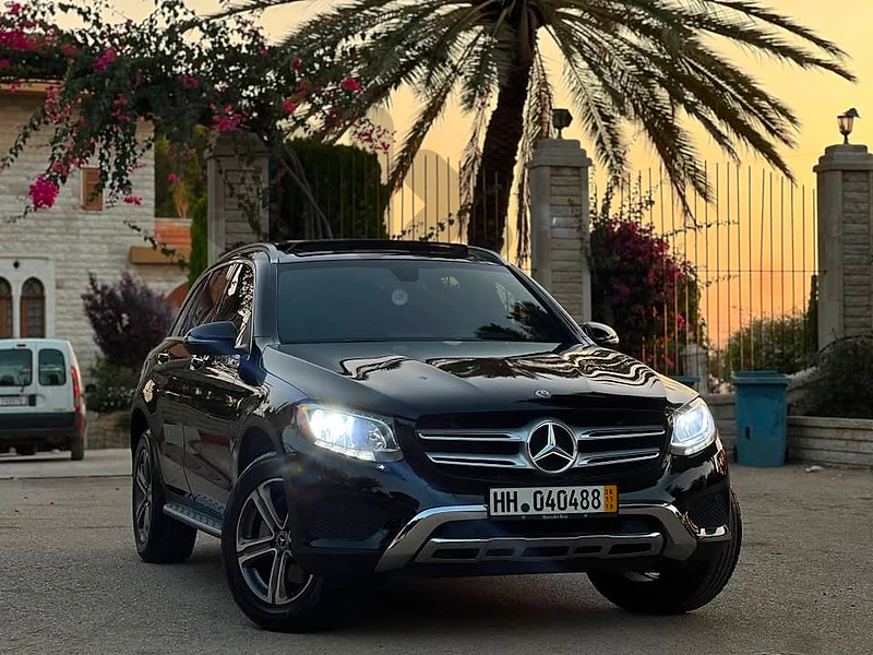 Glc 300 model 2018 panoramic 90000 miles only Basme radar blind spot s