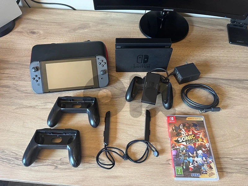 Nintendo Switch V1 undmodded (can be modded)