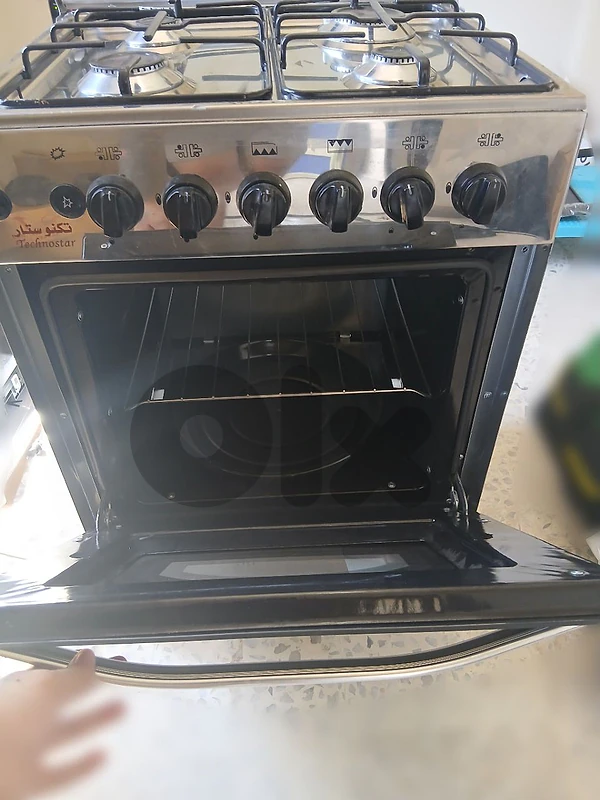 Gas Cooker with Oven غاز مع فرن Gas Cooker with Oven غاز مع فرن