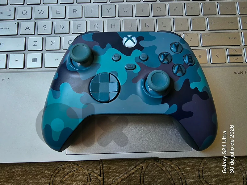 Control Xbox series X|S Mineral Camo
