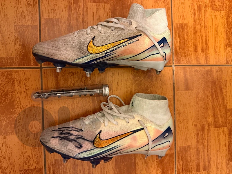 Nike Air Zoom Signed By Roberto Carlos