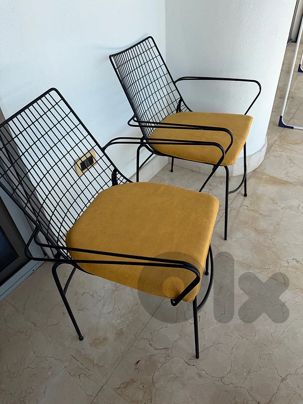 2 vintage chairs