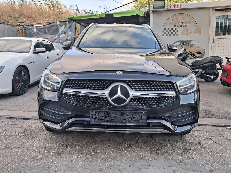 Mercedes Benz 🇩🇪 Glc 300 4matic Ajnabieh clean carfax