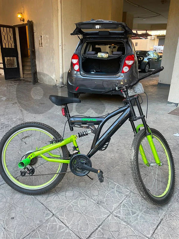 Monster bike 26 inch like new very clean