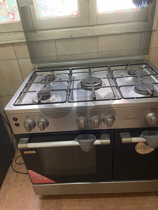 Gas Cooker with Oven – perfect Condition