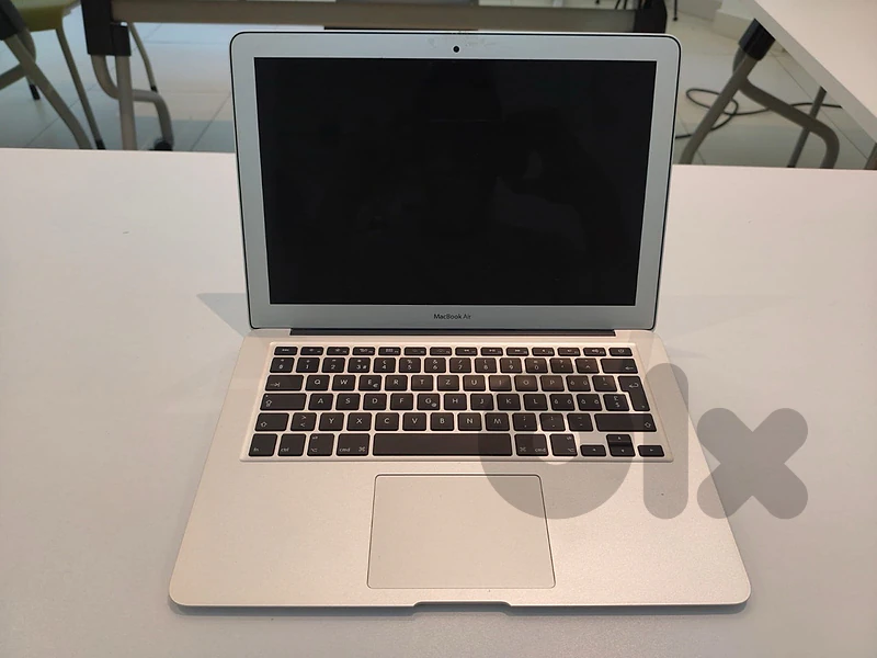 MacBook Air 13” (Early 2015) i5, 8 & 256