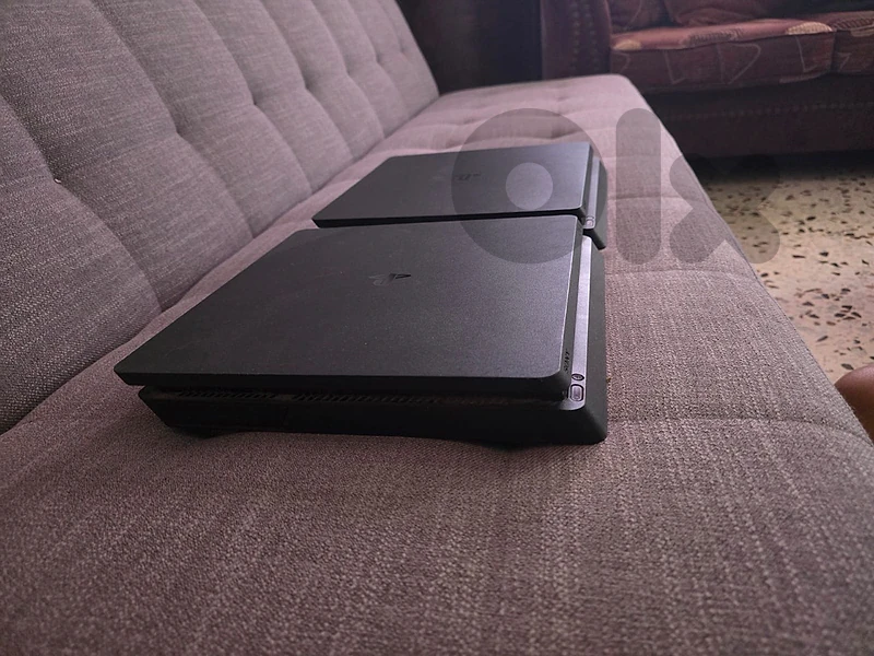 2 Ps4 used very clean