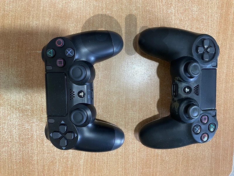 2 PS4 Controllers Original