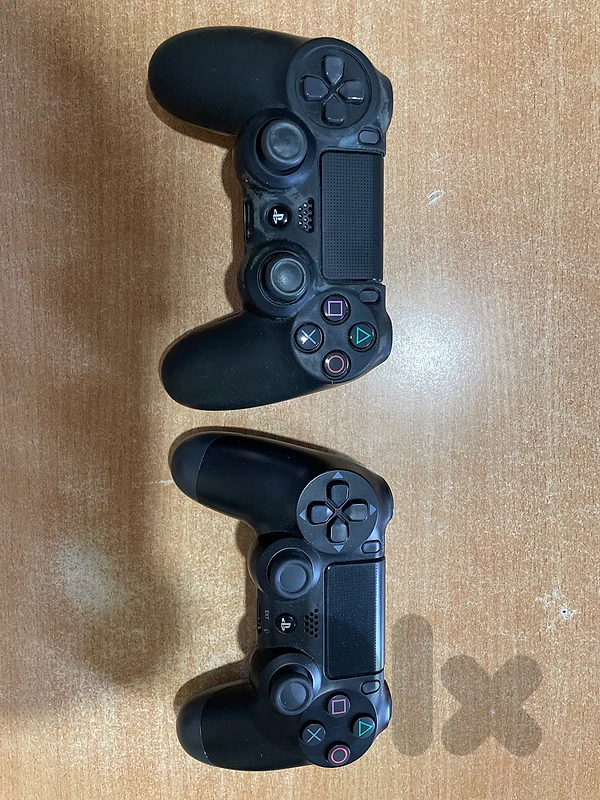 2 PS4 Controllers Original