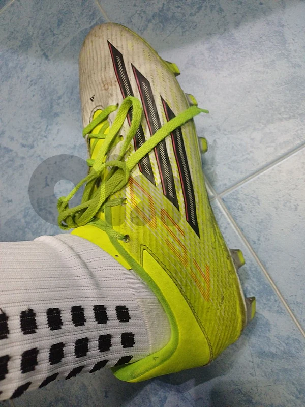 Adidas F50 football shoes - size 42  حذاء كرة قدم أديداس قياس ٤٢